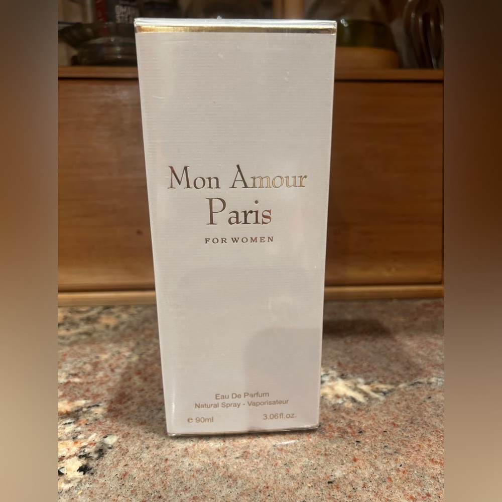 Mon Amour Paris
Brand New in plastic!
3.06 ounces - Picture 2 of 4
